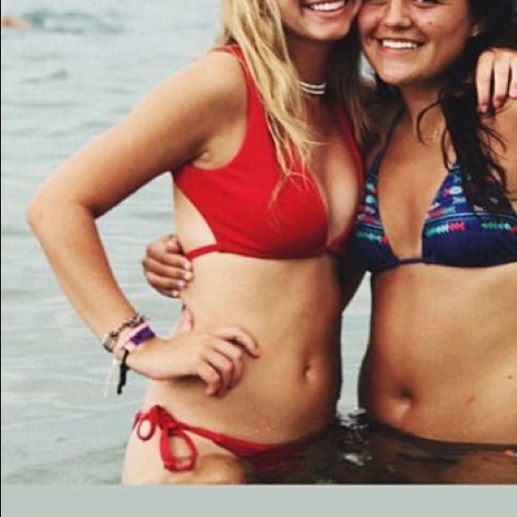 Red bikini - Picture 2 of 2